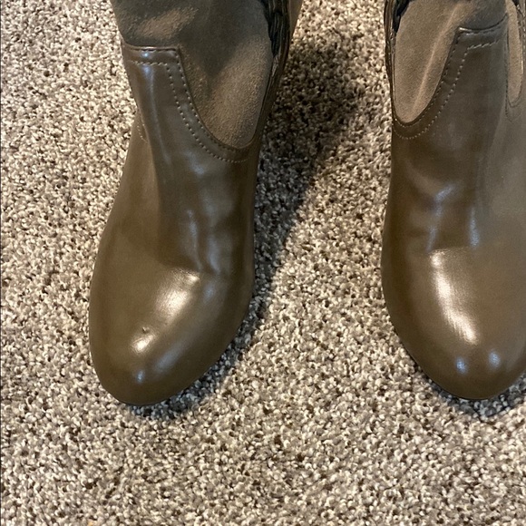 Jessica Simpson Green Ankle Booties with Chelsea Design - Picture 3 of 10